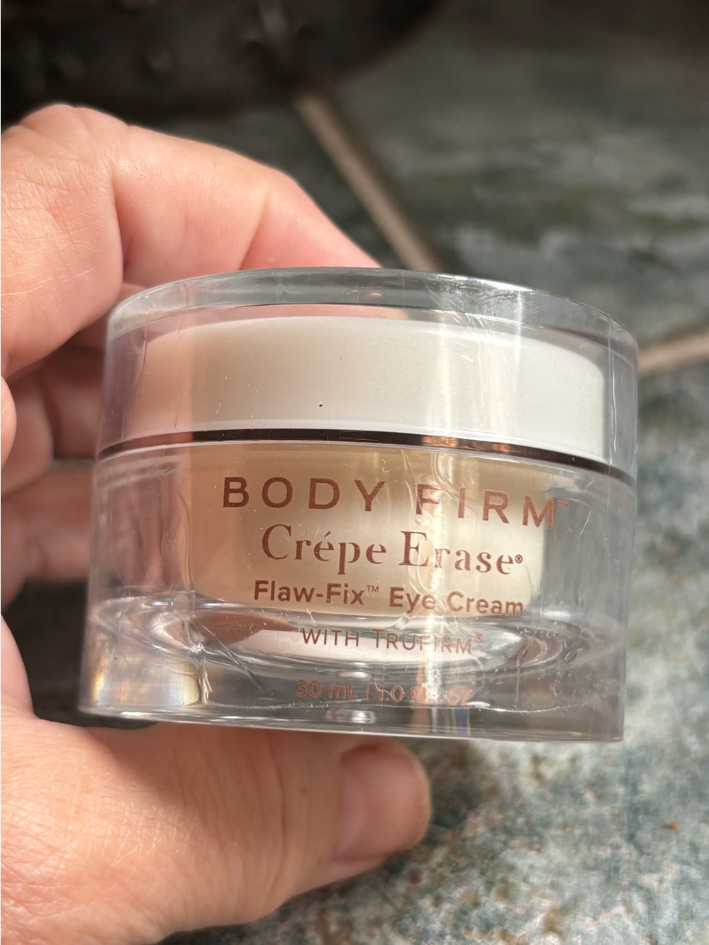 Body Firm Crêpe Erase Flaw-Fix Eye Cream — Nude/Beige
